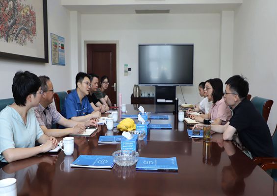 桐乡市总工会副主席吴霞萍一行莅临乐竞体育股份 调研“三治融合”进企业工作