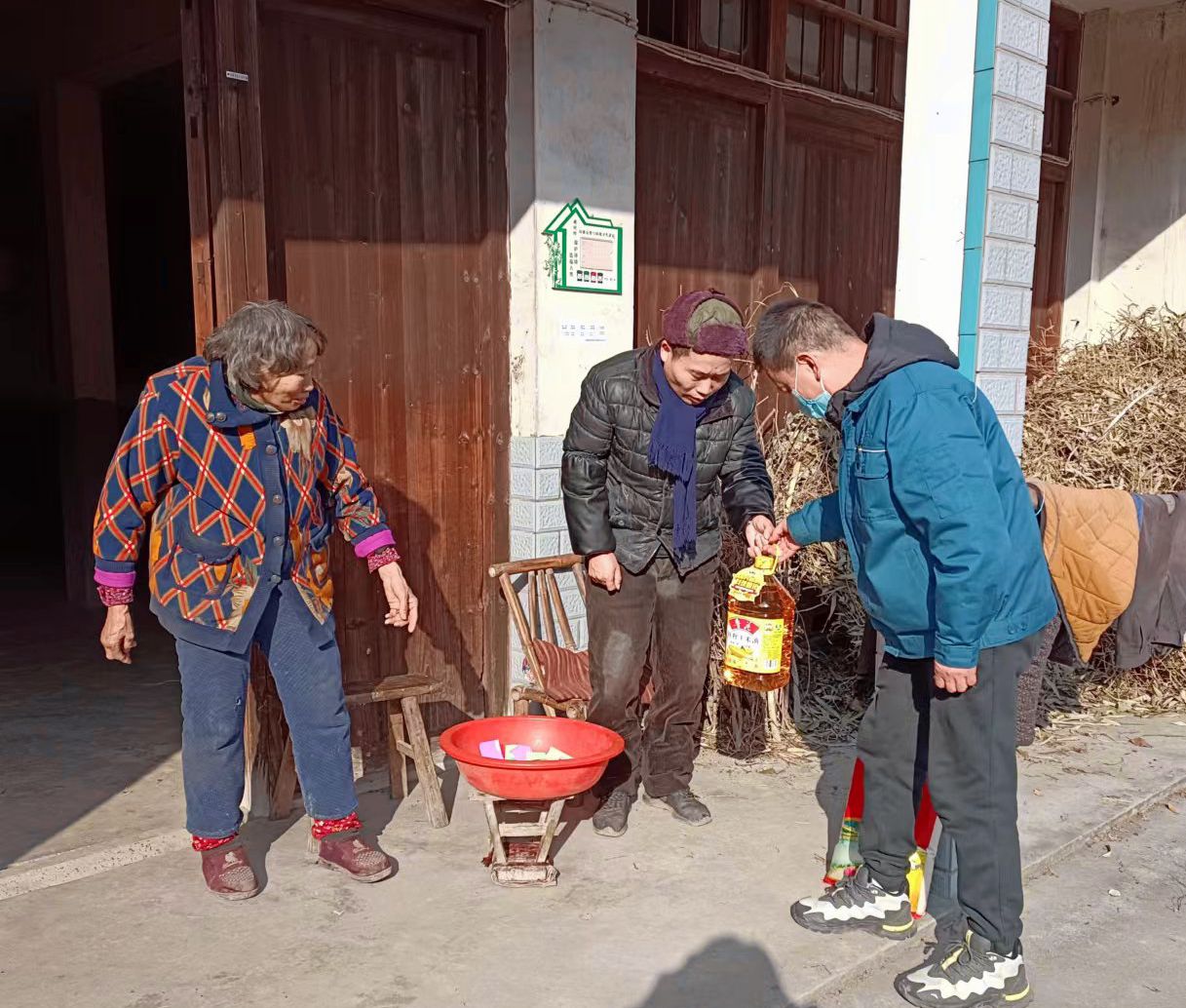 暖心！公司年终走访慰问困难职工